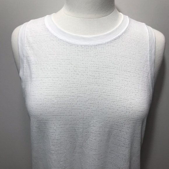 Lululemon tank size 6 Like new - Picture 3 of 5